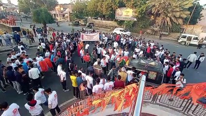 हाथों में तिरंगें लिए युवाओं ने लगाए स्वामी विवेकानंद के जयकारे