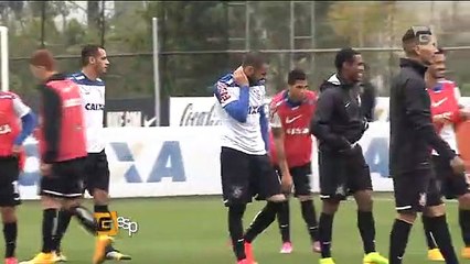 Após derrota diante do Figueira, torcida do Corinthians protesta