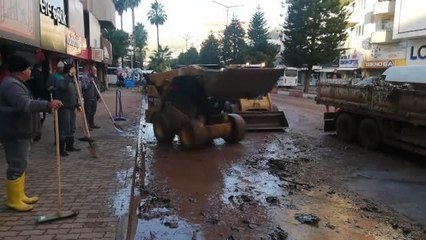 Antalya'daki selden etkilenen alanlarda temizlik çalışmaları devam ediyor