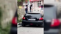 ARNAVUTKÖY'DE TARTIŞTIĞI MOTOSİKLETLİYİ BALTAYLA TEHDİT ETTİ