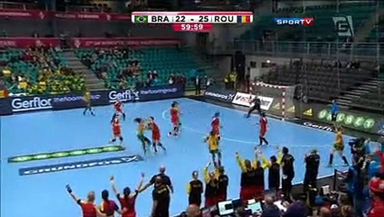 Depois de dar adeus ao sonho do bi mundial, Seleção desembarca em São Paulo