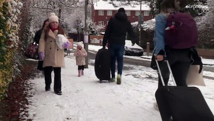 Tráfico paralizado, vuelos cancelados y cortes de luz: el temporal de nieve bloquea Europa