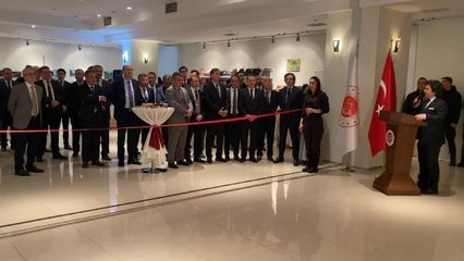 KARTAL'DA 'PARMAKLIKLAR ARDINDAKİ SANAT' SERGİSİ DÜZENLENDİ