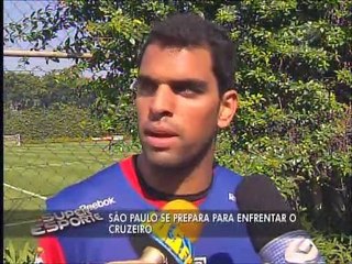 Com três zagueiros, São Paulo encara o líder Cruzeiro neste sábado