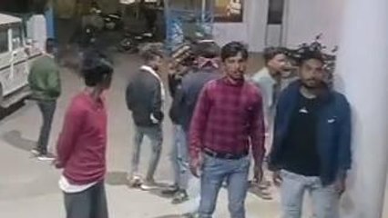 गुना: चोर को रहवासियों ने रंगे हाथों किया गिरफ्तार,फिर किया लोगों ने बुरा हाल