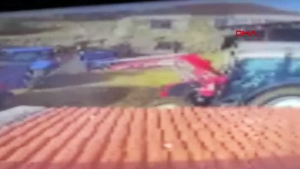 Gözü dönen boğa 8 yaşındaki çocuğu kovalamaya başladı! Baba son anda yetişti