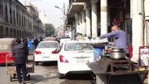 Iraklı seyyar satıcı sıra dışı hesap yeteneğiyle müşterilerinin 