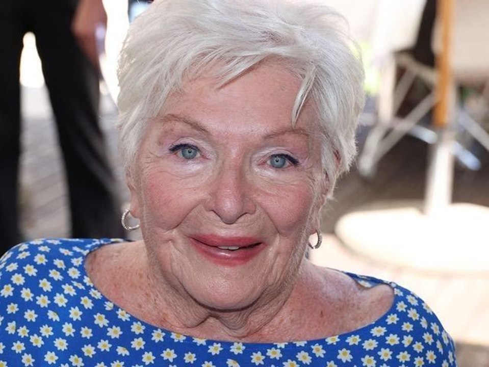 "Son cœur s’est brisé" : Line Renaud, la mauvaise nouvelle qui vient de tomber...