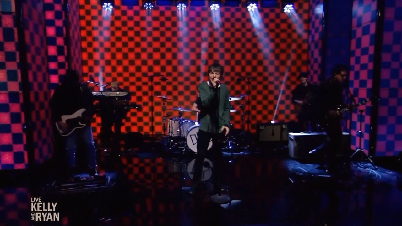 Louis Tomlinson performing Silver Tongues on Ryan and Kelly Show | Faith in the Future | 9.11.2022