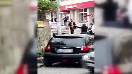Ters yöne girdiği gerekçesiyle motosikletliyi baltayla tehdit etti; “Keserim seni!”