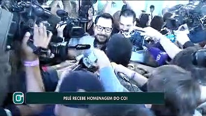 Pelé recebe Ordem Olímpica do COI