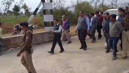 राजगढ़: रेलवे विभाग के CRM ने किया निरीक्षण, ग्रामीणों ने बताई समस्या