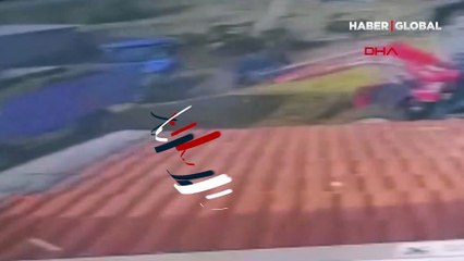 8 yaşındaki oğlunu boğa saldırısından kurtardı; o anlar kamerada