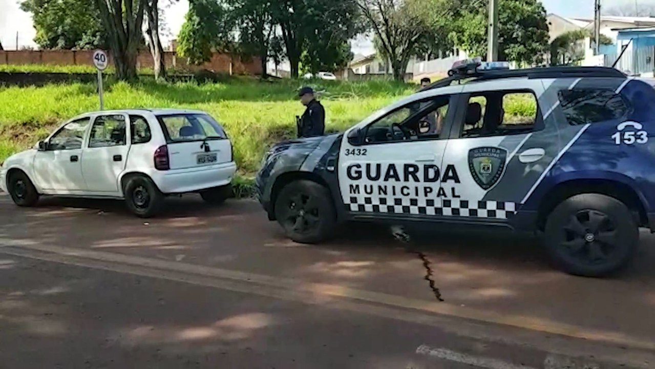 Corsa com alerta de furto é recuperado; um jovem foi detido