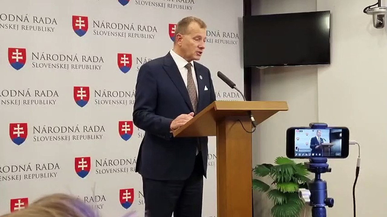 ZÁZNAM: B. Kollár: Sme rodina má jasno v postoji pri hlasovaní o dôvere vlády