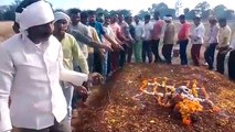 गौमाता की अनोखी विदाई : गाजे - बाजे से हुआ अंतिम संस्कार, 14 लोगों ने कराया मुंडन, मृत्यु भोज भी हुआ