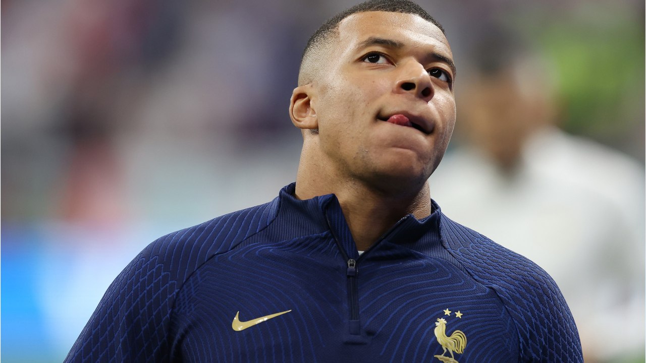 VOICI - Kylian Mbappé : qui sont ses « bébés ", les 2 enfants avec qui il pose régulièrement sur les réseaux sociaux ?