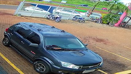 Vídeo mostra momento em que carro é arrastado por caminhão na BR-277