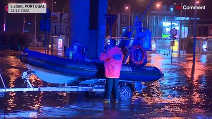 Intempéries en Europe : neige en Finlande, inondations au Portugal