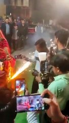 दुल्हन का स्वैग, बुलेट चलाती पहुंची वरमाला के लिए