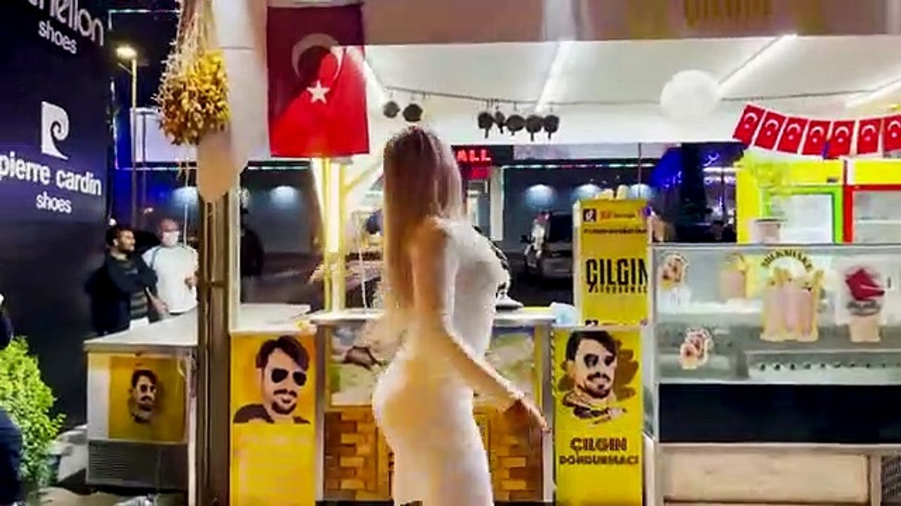 Süpriz Dans Şov _ Çılgın Dondurmacı Kalbimsin İle Muhteşem 2 Video