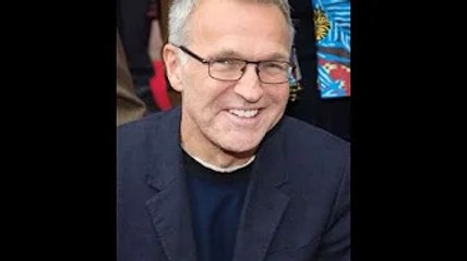 À 59 ans, Laurent Ruquier vit avec son jeune compagnon Hugo dans un luxueux appartement à Paris :