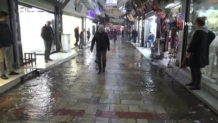 Kemeraltı Çarşısı yağmura teslim oldu