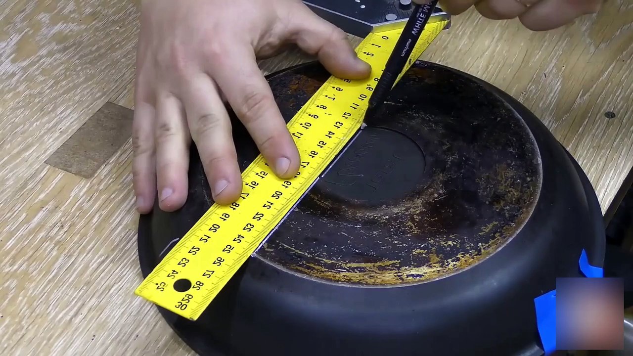 creative idea to make a toast lifter from used Teflon