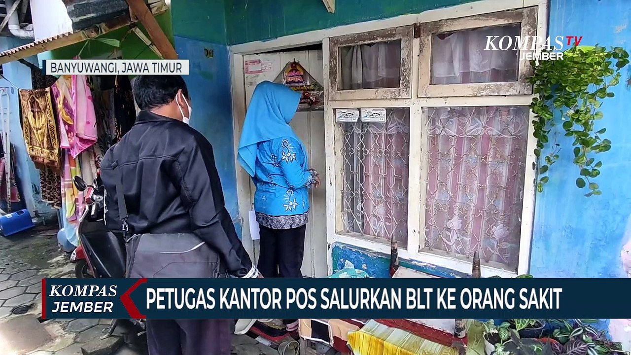 Petugas Kantor Pos Salurkan BLTke OrangJompo danSakit