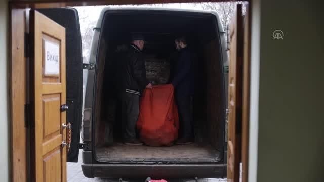 Ukrayna'nın Bahmut kentinde sivillere insani yardım dağıtıldı