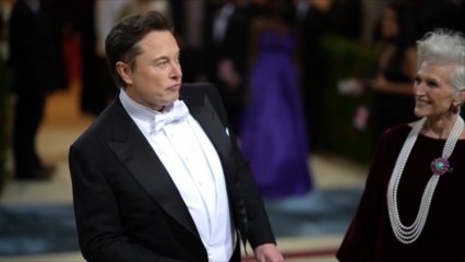 Elon Musk hué sur scène lors du Dave Chappelle Comedy Show