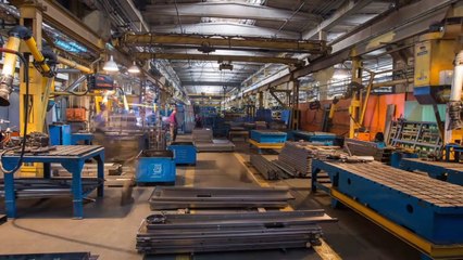 La produzione industriale arretra ancora