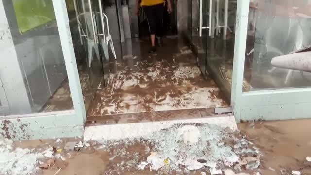 Fuertes lluvias dejan calles completamente inundadas en Lisboa