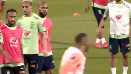 Pelé pede a Neymar que continue na seleção brasileira