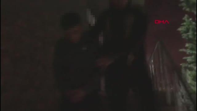 İSTANBUL-ESENYURT'TA OKULDAN BİLGİSAYAR VE TELEVİZYON ÇALAN ŞÜPHELİLER KAMERADA