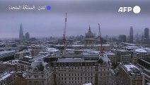 لندن تكتسي بالأبيض بعد سقوط ثلوج الشتاء الأولى