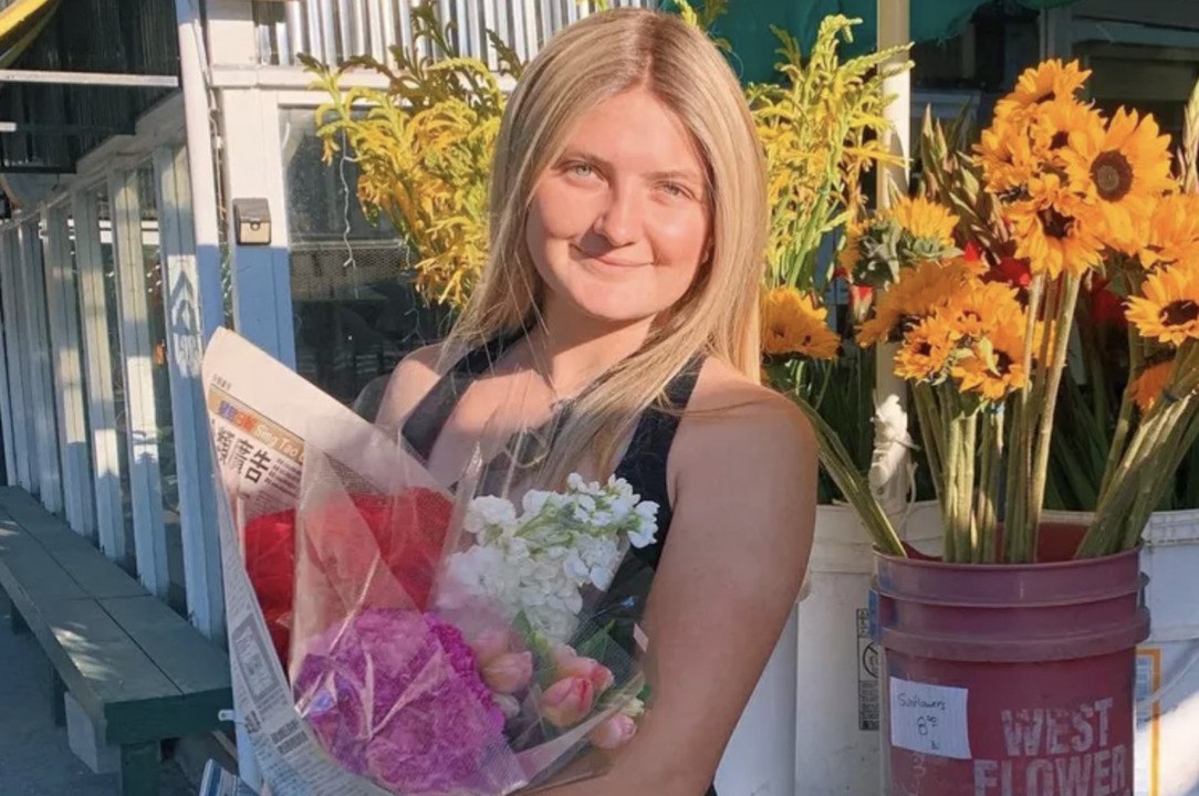 21-Year-Old Woman Diagnosed with Ovarian Cancer After Years of Doctors Dismissing Her Pain