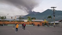 Aeroporto fechado devido a erupção de vulcão reabre na Guatemala