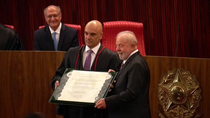 Lula chora ao ser diplomado presidente pela terceira vez