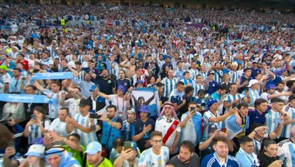 Sean eternos.. el himno nacional de pie en Al Bayt