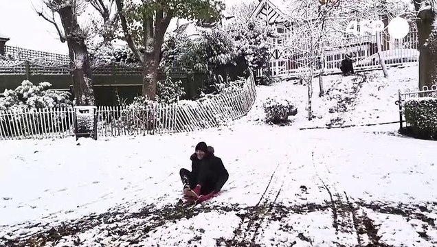 Britânicos sofrem com paralisações de transportes afetados por nevasca