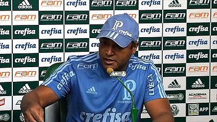Roger Machado fala de Scarpa, clássico contra o Santos e Dudu