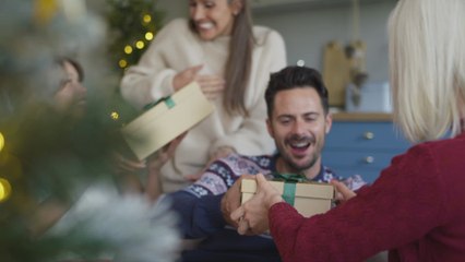 Why Giving a Surprise Gift Is Better For So Many Americans
