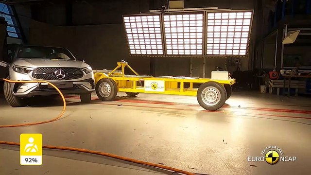 Le SUV de taille intermédiaire Mercedes GLC obtient cinq étoiles aux crash-tests Euro NCAP 2022