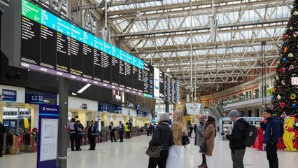 آلاف العاملين في شركات مشغلة للقطارات يضربون عن العمل في بريطانيا