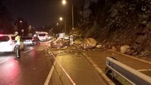 İzmir'de yamaçtan kopan kaya parçaları yola ve bir otomobilin üstüne düştü