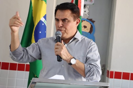 Wilson Santiago lamenta “exemplo negativo” da Prefeitura de Cajazeiras com atrasos salariais na Saúde