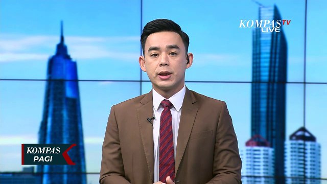 Petugas Damkar Berhasil Evakuasi Ular Sanca Batik Sepanjang 4 Meter dari Dalam Rumah Warga!