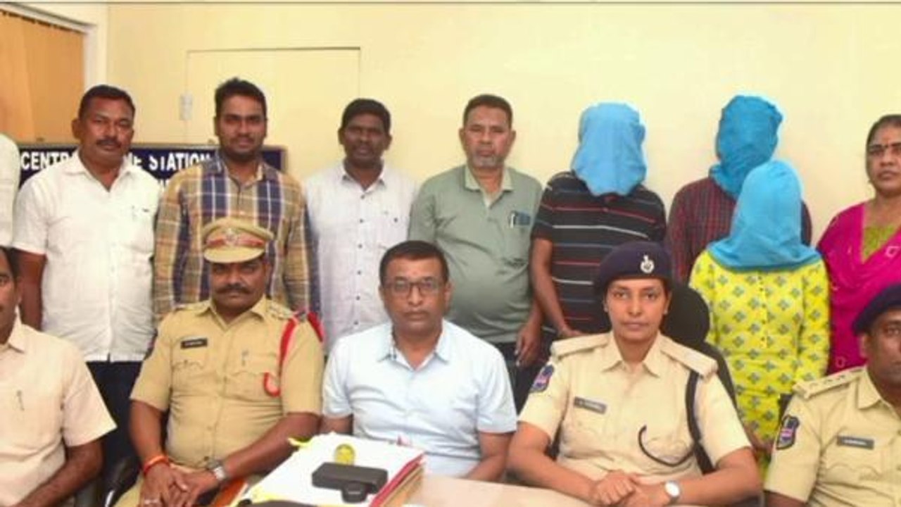 వరంగల్ వెస్ట్: బాబోయ్ దొంగలు.. వృద్ధురాలి కళ్లల...