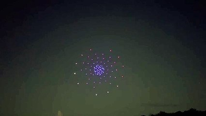 Vidéo - Feu d'artifice de drones au-dessus de Saint-Denis